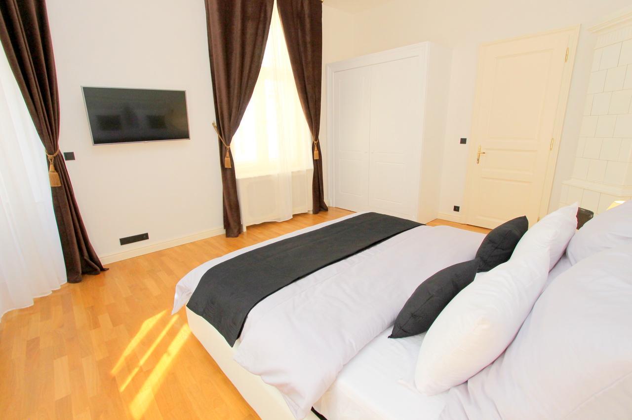 Luxury Apartments Krocinova Prague Exterior photo