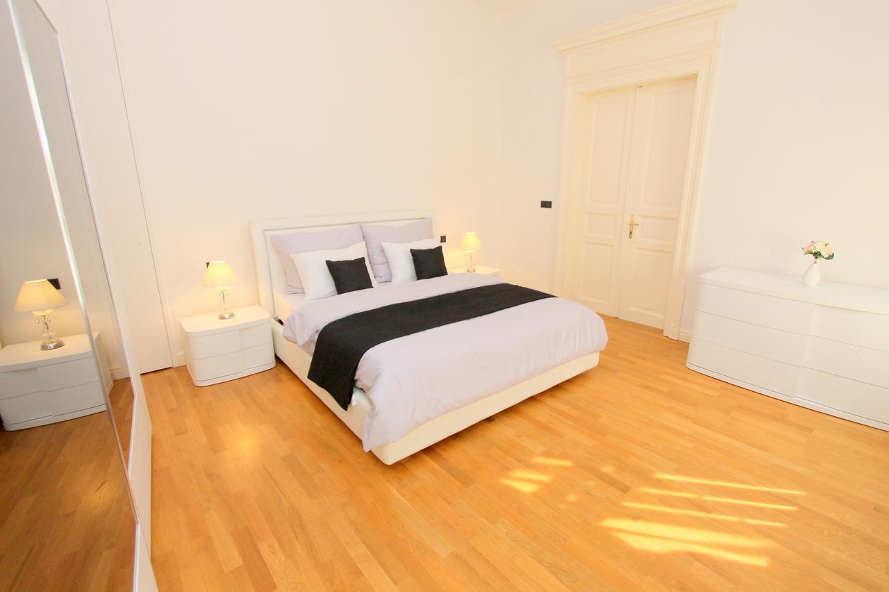 Luxury Apartments Krocinova Prague Exterior photo
